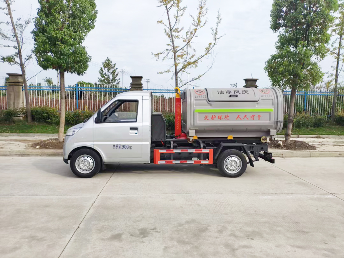 五菱新能源純電動勾臂垃圾車