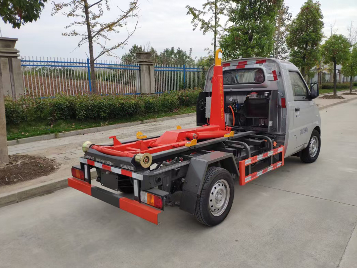 五菱新能源純電動勾臂垃圾車