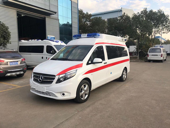 國(guó)六 奔馳新威霆負(fù)壓救護(hù)車