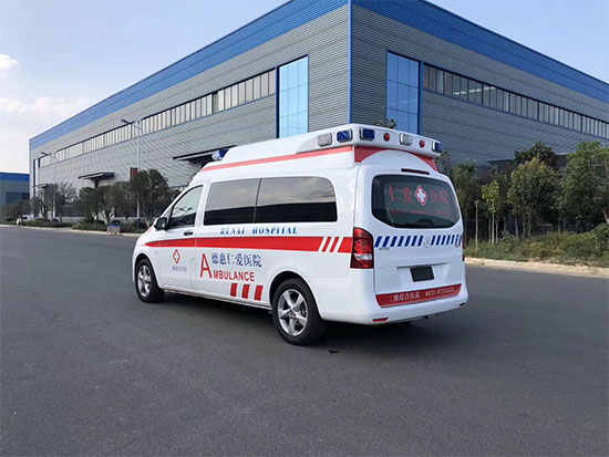 國六奔馳威霆救護車