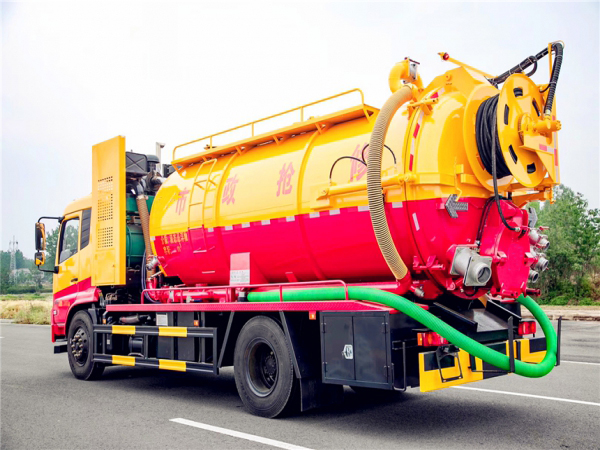 天錦副發(fā)抽淤泥河道清理車(chē)