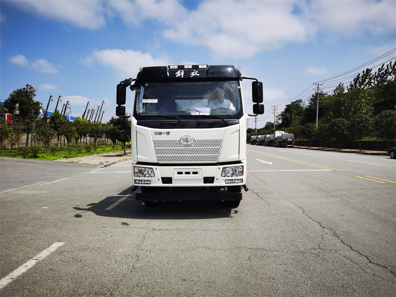 國(guó)六解放J6 灑水車(chē)(可選大小平臺(tái))