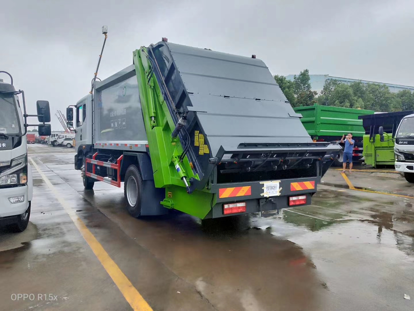 國六12立方東風D9 壓縮垃圾車