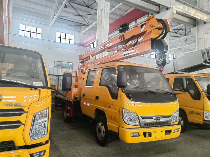 國(guó)六福田雙排13.5米折臂高空作業(yè)車