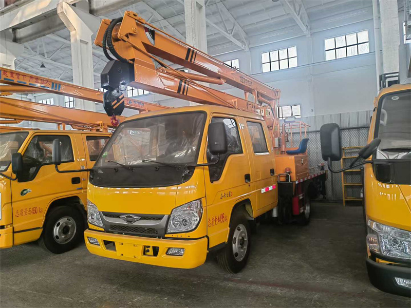 國(guó)六福田雙排13.5米折臂高空作業(yè)車