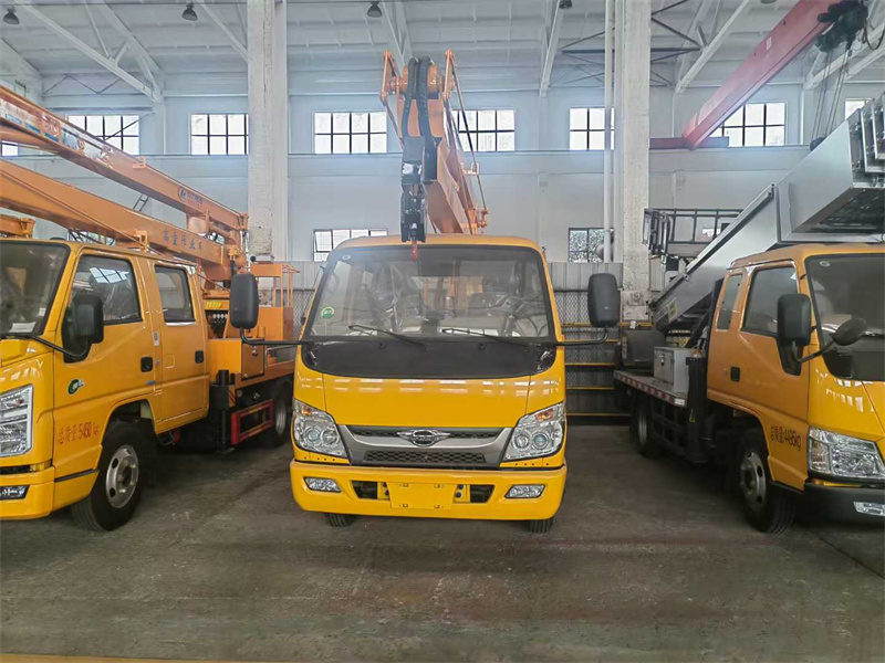 國(guó)六福田雙排13.5米折臂高空作業(yè)車